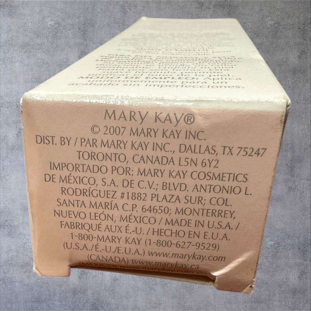 Mary Kay Full Coverage Foundation Ivory 204 366700 1oz New Disc. - Pink Cap - Picture 7 of 7
